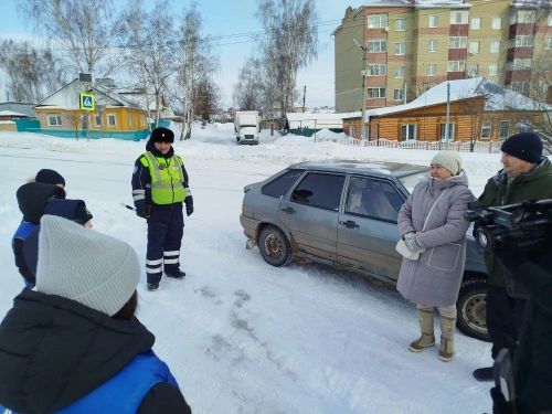 Спасти жизнь – пристегнуть ремень: юные инспекторы провели важную акцию
