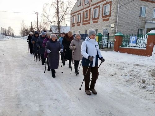 В мамадышской «Заботе» прошел мастер-класс по скандинавской ходьбе