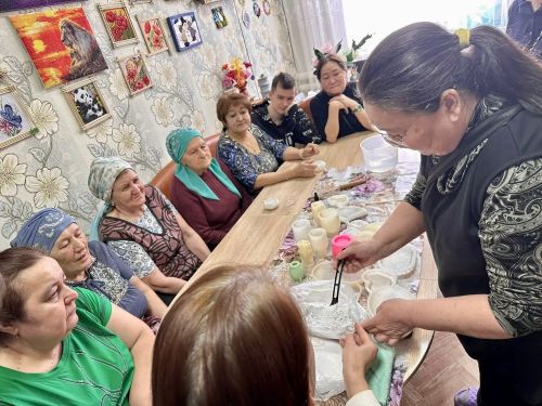 В центре «Забота» прошел мастер-класс по гипсовой лепке