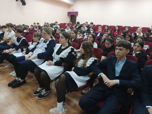 Ветераны боевых действий стали главными героями парламентского урока в школе №3