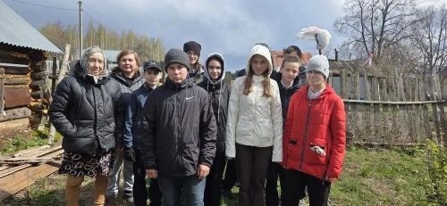 Учащиеся Сокольской школы оказали помощь матери погибшего бойца
