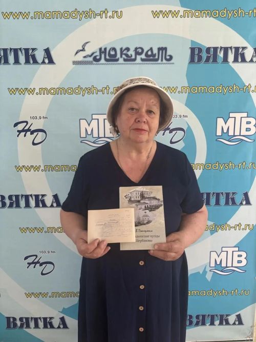 Верность традиции: читательница со стажем пришла оформить подписку
