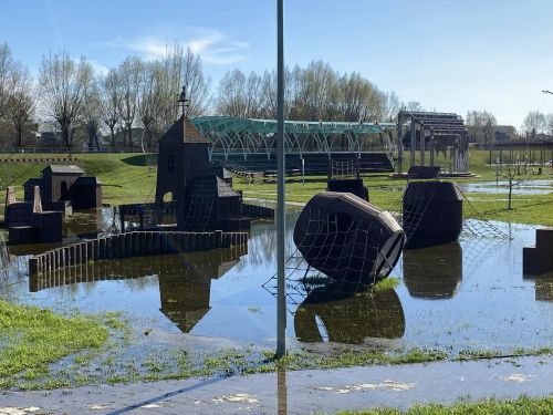 В сквере «Яшьлек» в Мамадыше подтопление, а уровень воды на Вятке пошел на спад