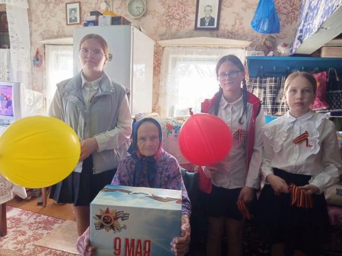 В селе Секинесь вручили памятные подарки