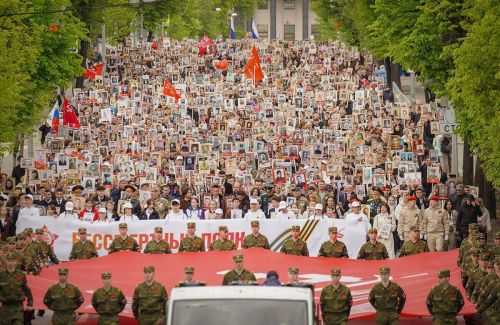 Бессмертный полк в Казани: очное шествие 9 Мая