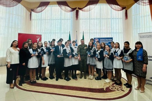 В Мамадыше торжественно вручили паспорта юным гражданам в преддверии Дня Победы