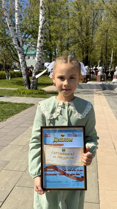 10-летняя Полина Захарова спустя 6 лет снова спела «Катюшу»