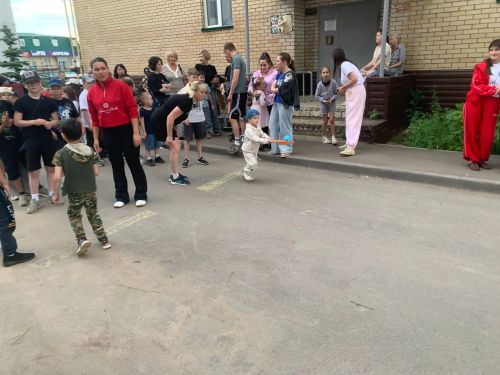 Праздник двора в Мамадыше объединил соседей под звуки лета