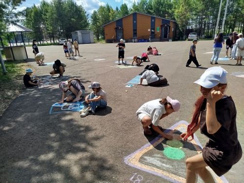 В Мамадыше прошёл конкурс рисунков на асфальте по ПДД