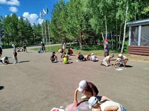 В Мамадыше прошёл конкурс рисунков на асфальте по ПДД