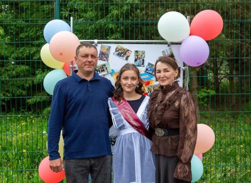 Ещё две выпускницы Мамадышского района покорили стобалльный рубеж
