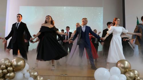 Выпускной 2026: как справиться с волнением и красиво поздравить