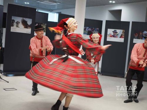Фотовыставка о празднике «Питрау» открылась в казанском ЦУМе