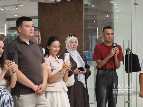 Фотовыставка о празднике «Питрау» открылась в казанском ЦУМе