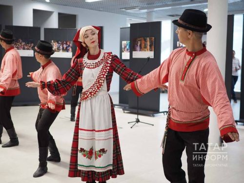 Фотовыставка о празднике «Питрау» открылась в казанском ЦУМе