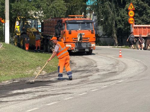 В Мамадыше запустили сезон дорожных работ на улицах Азина и Ленина