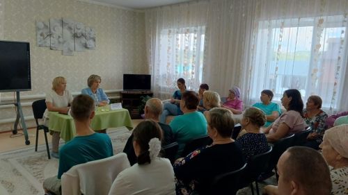 Руководители Социального фонда и центра «Забота» ответили на вопросы подопечных