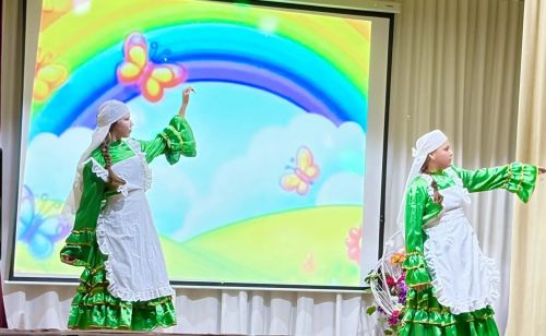 Самые юные артисты села открыли концерт зажигательными танцами