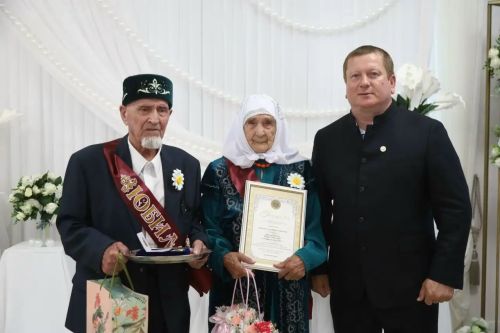 70 лет любви и верности: семья Мубаракшиных из Малых Кирменей удостоена медали