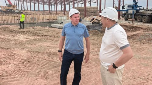 Министр сельского хозяйства РТ оценил ход работ на стройплощадке в Тавелях
