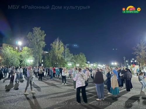 В Мамадыше состоялась дискотека 90-х (фоторепортаж)