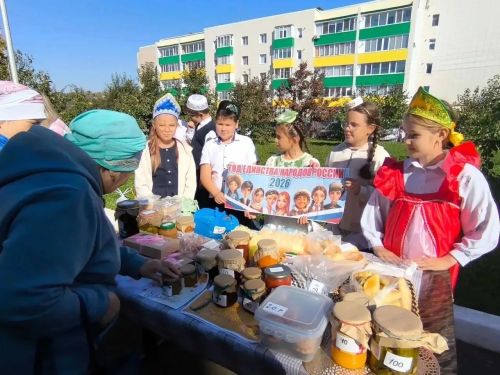 Ярмарка Добра в поддержку бойцов СВО объединила учеников, родителей, педагогов