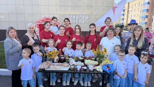 Ярмарка Добра в поддержку бойцов СВО объединила учеников, родителей, педагогов