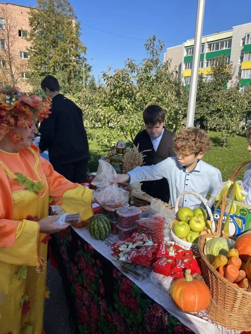 Ярмарка Добра в поддержку бойцов СВО объединила учеников, родителей, педагогов