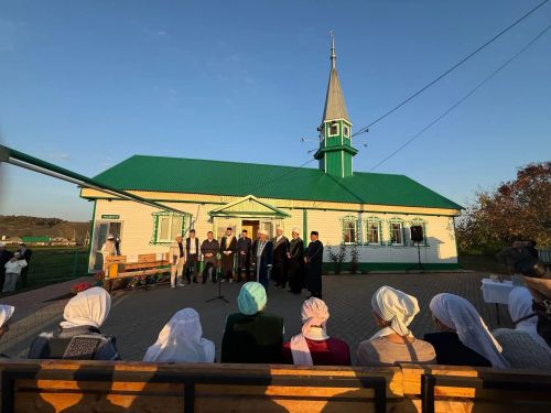 В Мамадышском районе открылись обновленная мечеть и новое здание медресе