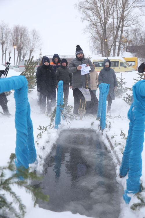 В Мамадыше отмечают православный праздник - Крещение Господне: фоторепортаж