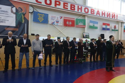 Первенство РТ по национальной борьбе на призы журнала "Ялкын" и памяти легендарного борца Рафаэля Мухаметшина