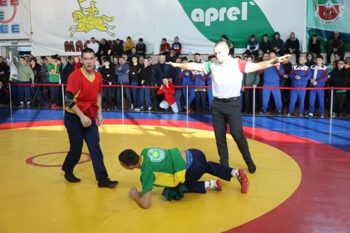 Первенство РТ по национальной борьбе на призы журнала "Ялкын" и памяти легендарного борца Рафаэля Мухаметшина