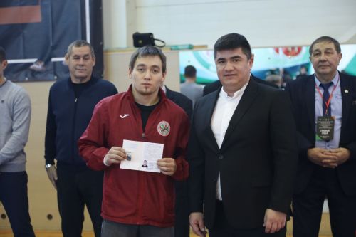 Первенство РТ по национальной борьбе на призы журнала "Ялкын" и памяти легендарного борца Рафаэля Мухаметшина
