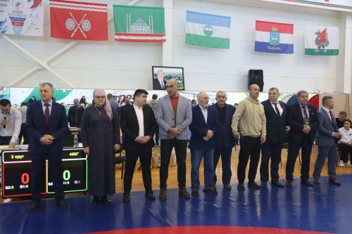 Церемония награждения Первенства РТ по национальной борьбе на призы журнала "Ялкын" и памяти легендарного борца Рафаэля Мухаметшина