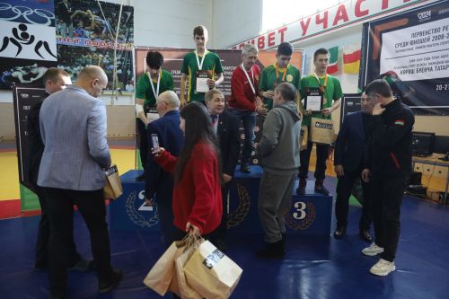Церемония награждения Первенства РТ по национальной борьбе на призы журнала "Ялкын" и памяти легендарного борца Рафаэля Мухаметшина