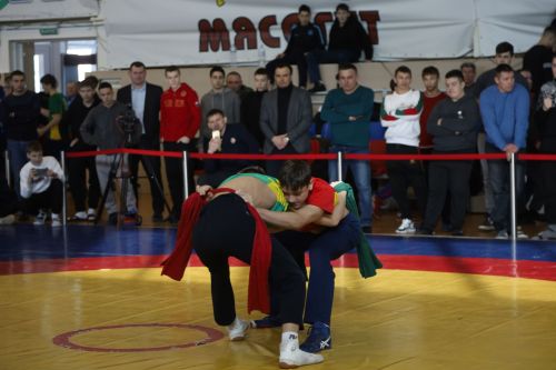 Церемония награждения Первенства РТ по национальной борьбе на призы журнала "Ялкын" и памяти легендарного борца Рафаэля Мухаметшина