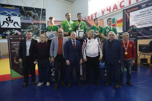 Церемония награждения Первенства РТ по национальной борьбе на призы журнала "Ялкын" и памяти легендарного борца Рафаэля Мухаметшина
