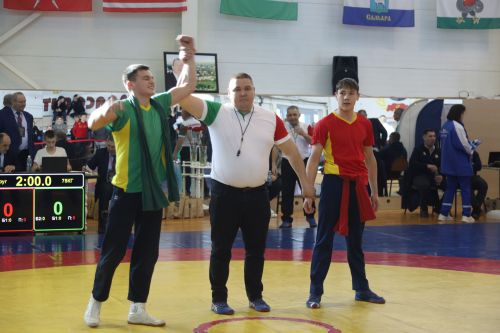 Церемония награждения Первенства РТ по национальной борьбе на призы журнала "Ялкын" и памяти легендарного борца Рафаэля Мухаметшина