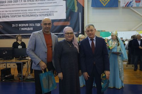 Церемония награждения Первенства РТ по национальной борьбе на призы журнала "Ялкын" и памяти легендарного борца Рафаэля Мухаметшина