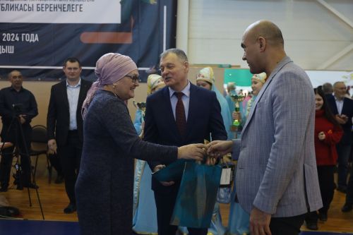 Церемония награждения Первенства РТ по национальной борьбе на призы журнала "Ялкын" и памяти легендарного борца Рафаэля Мухаметшина