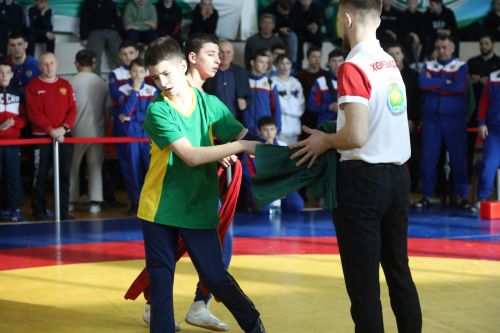 Церемония награждения Первенства РТ по национальной борьбе на призы журнала "Ялкын" и памяти легендарного борца Рафаэля Мухаметшина