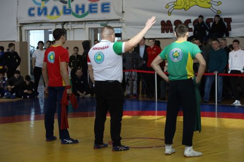 Церемония награждения Первенства РТ по национальной борьбе на призы журнала "Ялкын" и памяти легендарного борца Рафаэля Мухаметшина