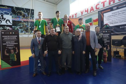 Церемония награждения Первенства РТ по национальной борьбе на призы журнала "Ялкын" и памяти легендарного борца Рафаэля Мухаметшина