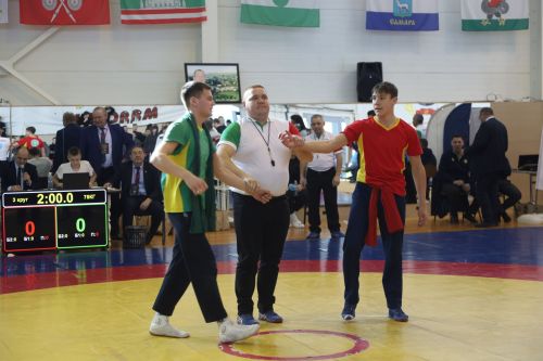 Церемония награждения Первенства РТ по национальной борьбе на призы журнала "Ялкын" и памяти легендарного борца Рафаэля Мухаметшина