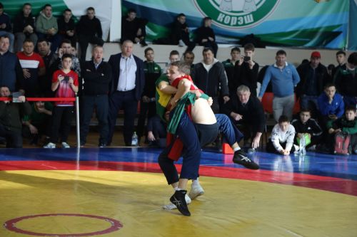 Церемония награждения Первенства РТ по национальной борьбе на призы журнала "Ялкын" и памяти легендарного борца Рафаэля Мухаметшина