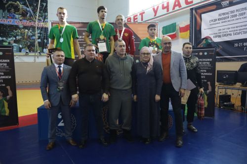 Церемония награждения Первенства РТ по национальной борьбе на призы журнала "Ялкын" и памяти легендарного борца Рафаэля Мухаметшина