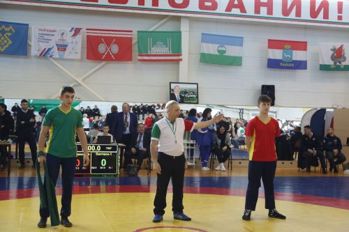 Церемония награждения Первенства РТ по национальной борьбе на призы журнала "Ялкын" и памяти легендарного борца Рафаэля Мухаметшина