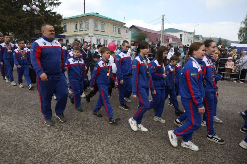 В Мамадыше отпраздновали День Победы-2024: шествие колонн. Часть 2