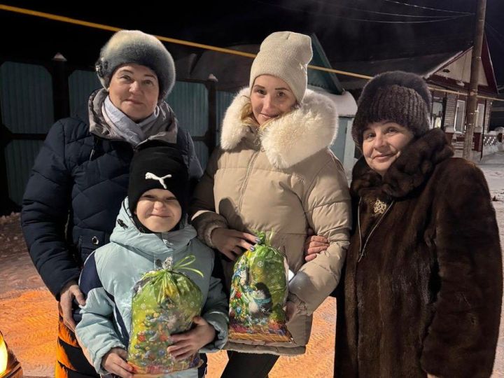 Мамадышский женсовет преподнес подарки детям погибших бойцов СВО
