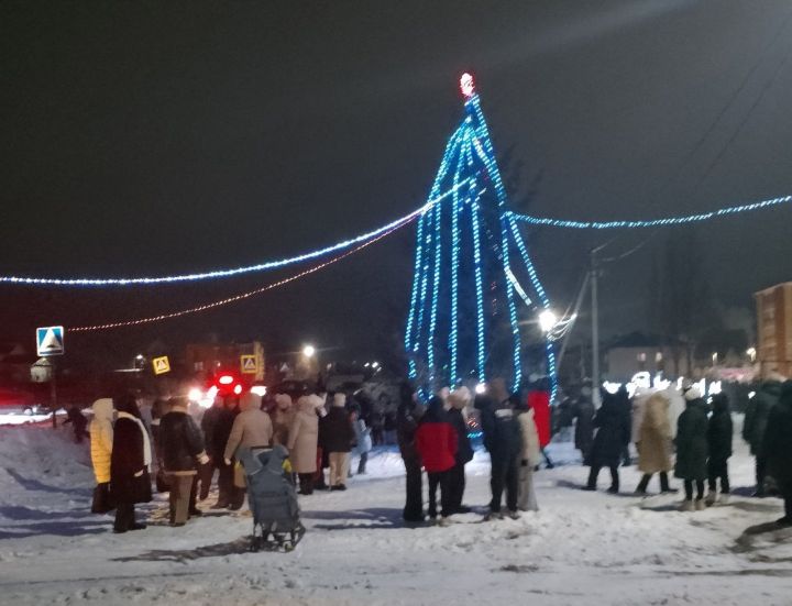 В селе Красная Горка состоялось открытие елки